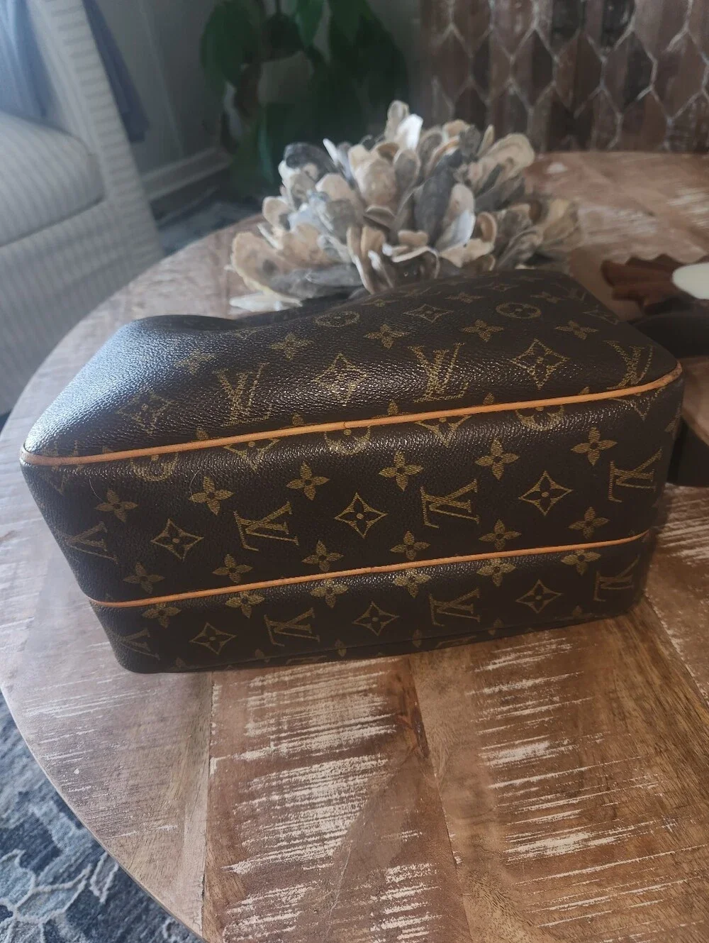 Authentic Louis Vuitton Reporter GM
